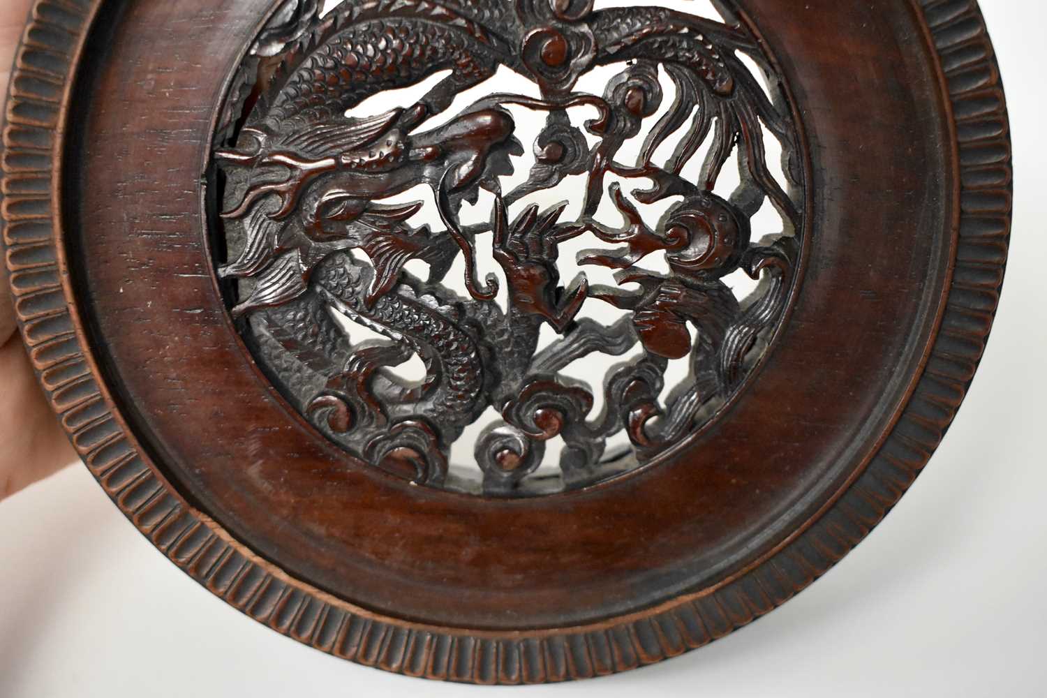 A FINE EARLY 19TH CENTURY CHINESE CARVED HARDWOOD DRAGON STAND Qing, beautifully carved with a - Image 9 of 14