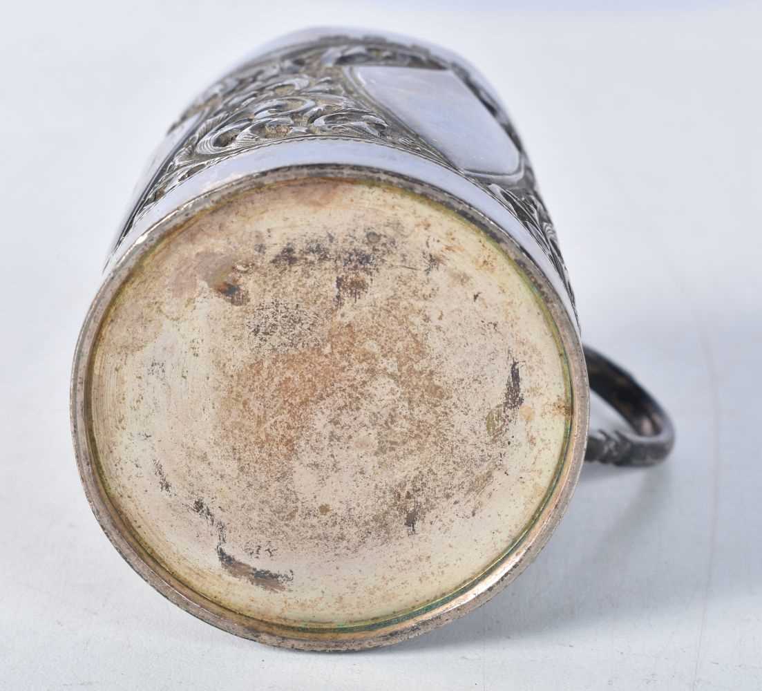 A Victorian Silver Christening Cup. Hallmarked Birmingham 1899. 7.2cm x 7.9cm x 5.6cm, weight 109g - Bild 3 aus 3