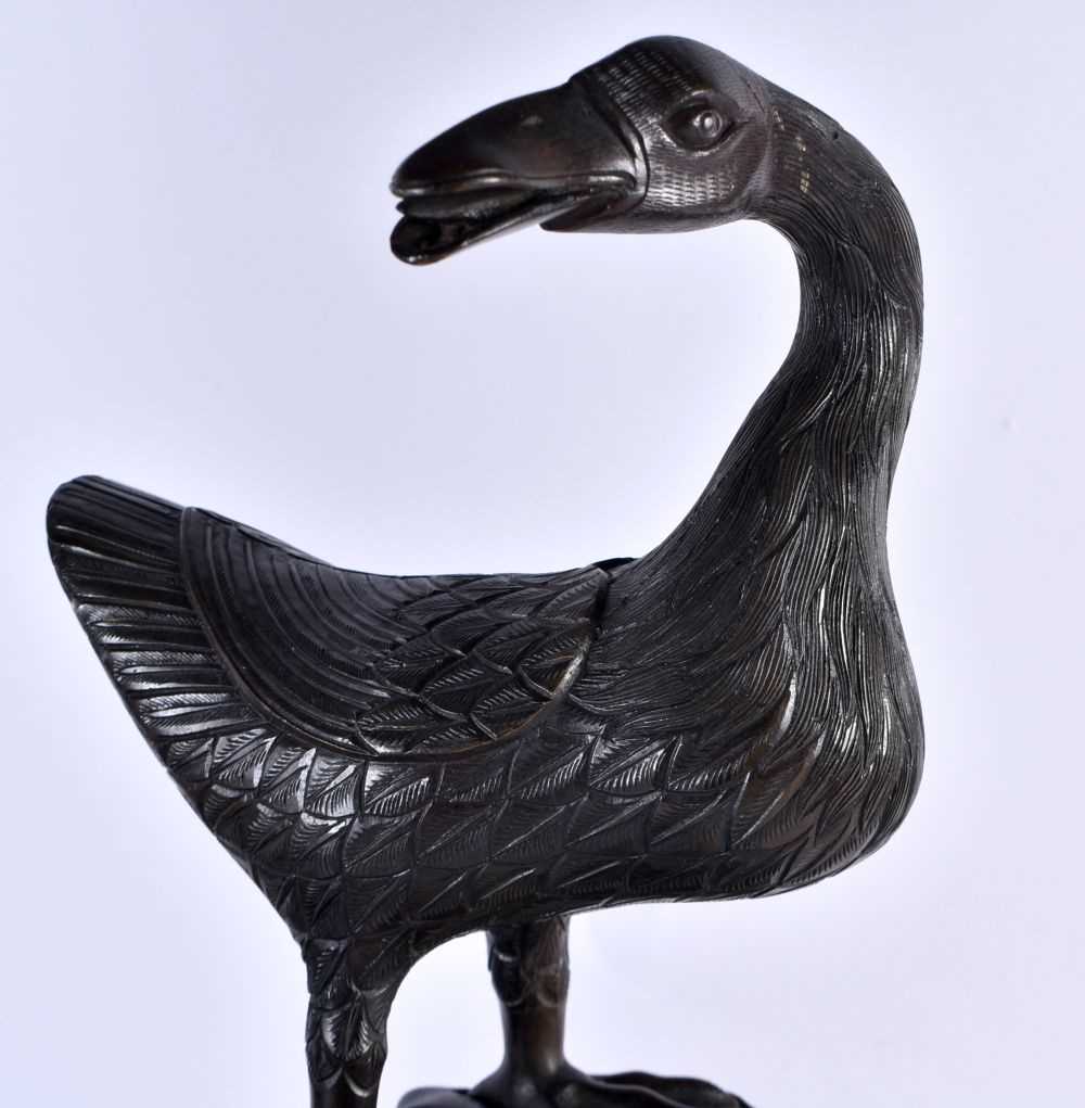 A RARE LARGE CHINESE QING DYNASTY BRONZE AND LACQUER STAND modelled as two birds, modelled upon a - Image 11 of 17