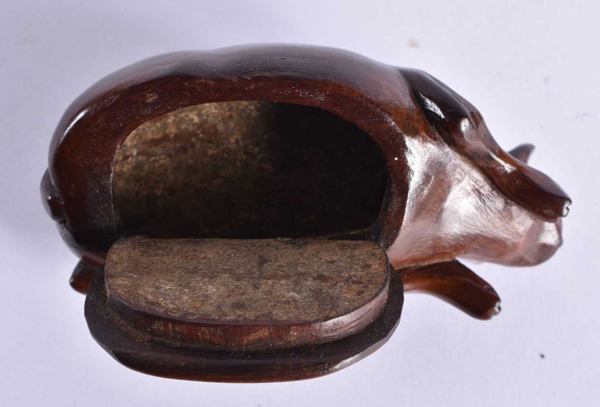 A LATE 18TH CENTURY CARVED TREEN WOOD SNUFF BOX formed as a stylised animals, with mouth open and - Image 5 of 6