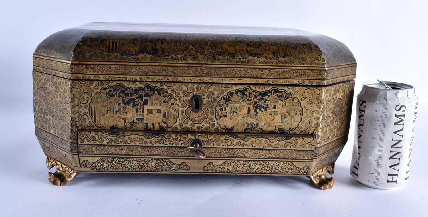 A FINE LATE 18TH/19TH CENTURY CHINESE EXPORT BLACK AND GOLD LACQUER SEWING CASKET Mid Qing,