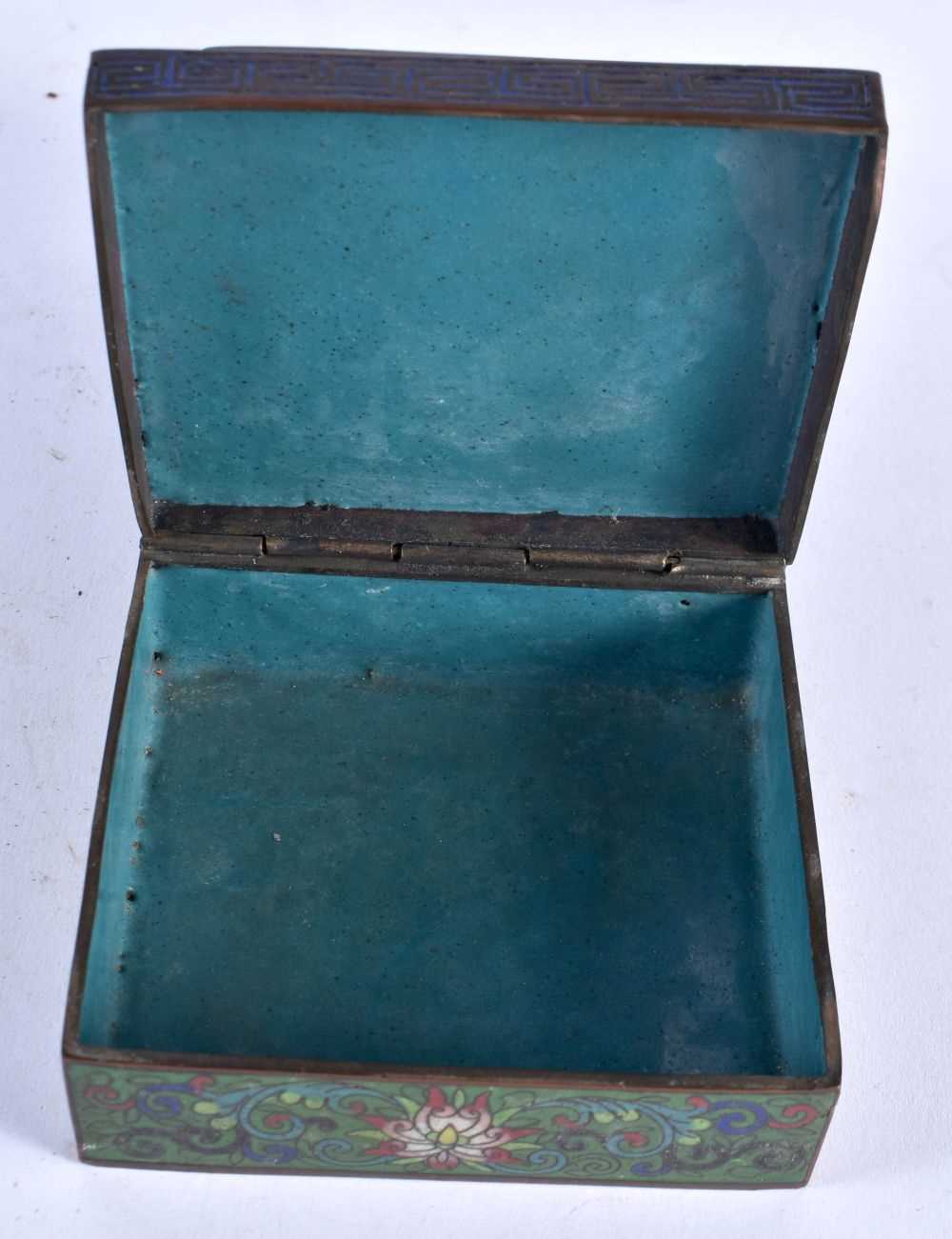 AN UNUSUAL EARLY 20TH CENTURY CHINESE CLOISONNE ENAMEL DESK STAND Late Qing/Republic, together - Image 6 of 8