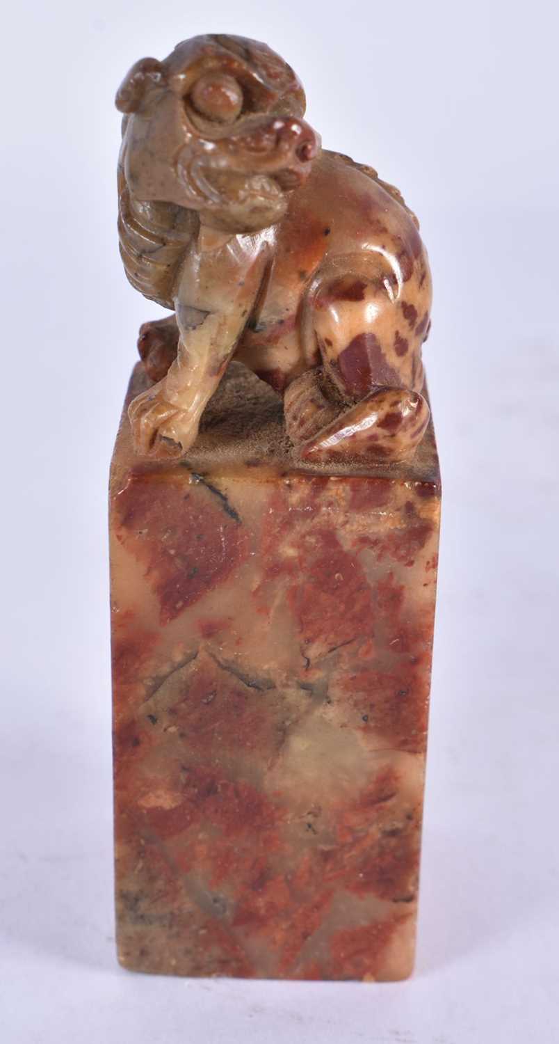 TWO 19TH CENTURY CHINESE CARVED SOAPSTONE SEALS Qing. Largest 9.5 cm high. (2) - Image 2 of 7