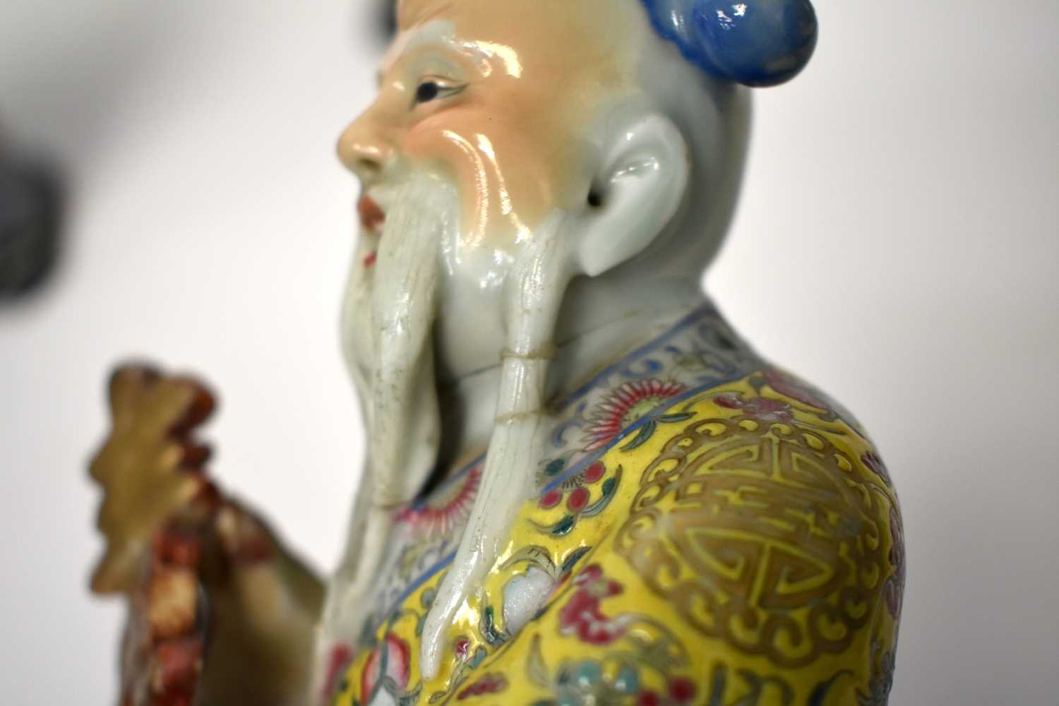 A SET OF FOUR LATE 19TH/20TH CENTURY CHINESE FAMILLE ROSE PORCELAIN FIGURES Late Qing, modelled as - Image 20 of 48