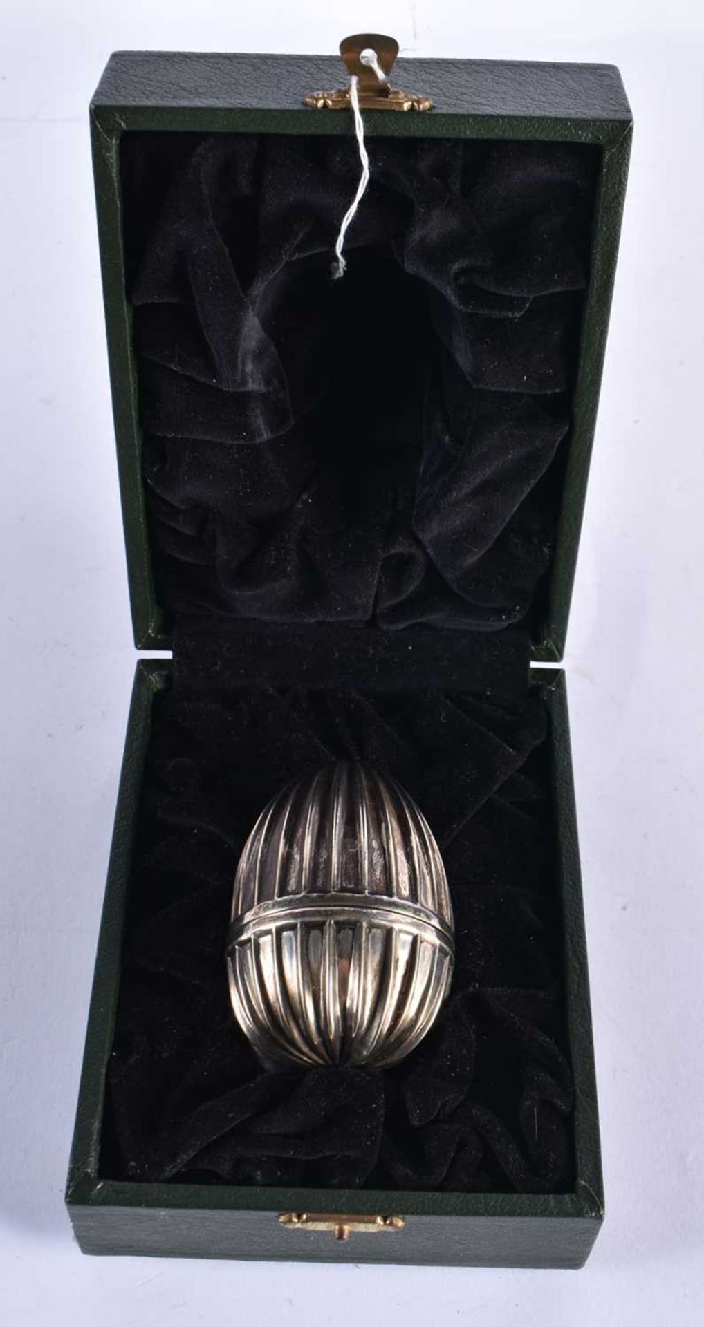 AN ENGLISH SILVER SUPRISE EGG Attributed to Stuart Devlin. 185 grams. 8 cm x 4.5 cm. Note: Devlin