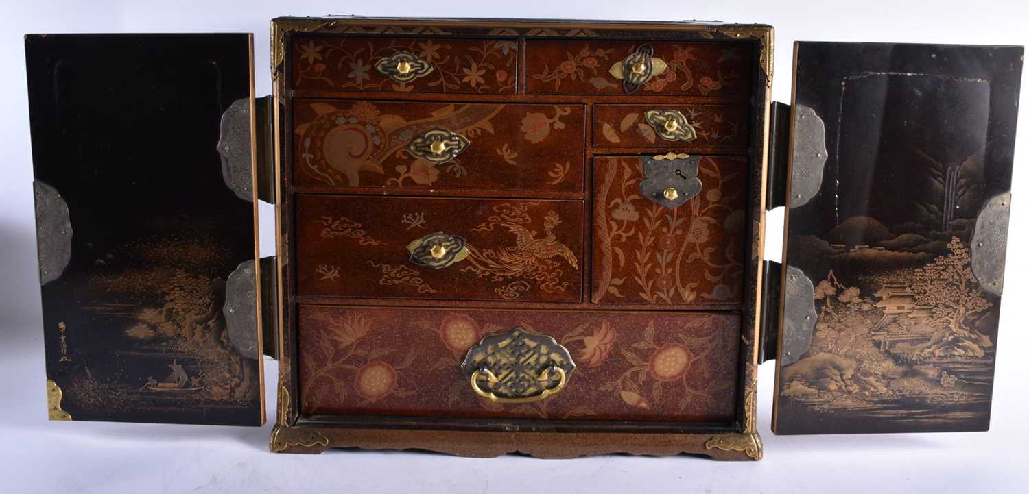 A VERY FINE 18TH/19TH CENTURY JAPANESE EDO PERIOD LACQUERED TABLE CABINET by Tsurushita Chouji, upon - Image 14 of 32