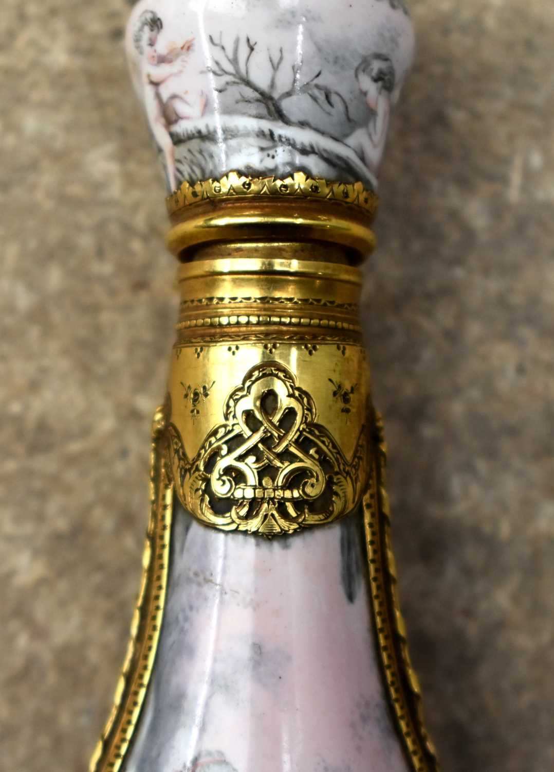 A FINE EARLY 19TH CENTURY VIENNESE ENAMEL AND ENGRAVED BRONZE SCENT BOTTLE AND STOPPER beautifully - Image 20 of 20