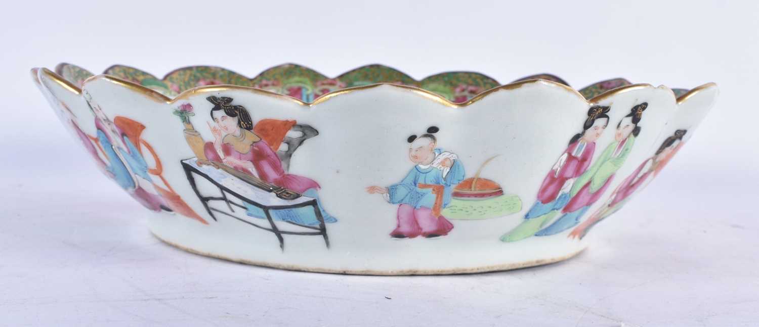 A RARE 19TH CENTURY CHINESE LOW LOTUS FORM FAMILLE ROSE BOWL Qing. 25 cm wide. - Image 6 of 7