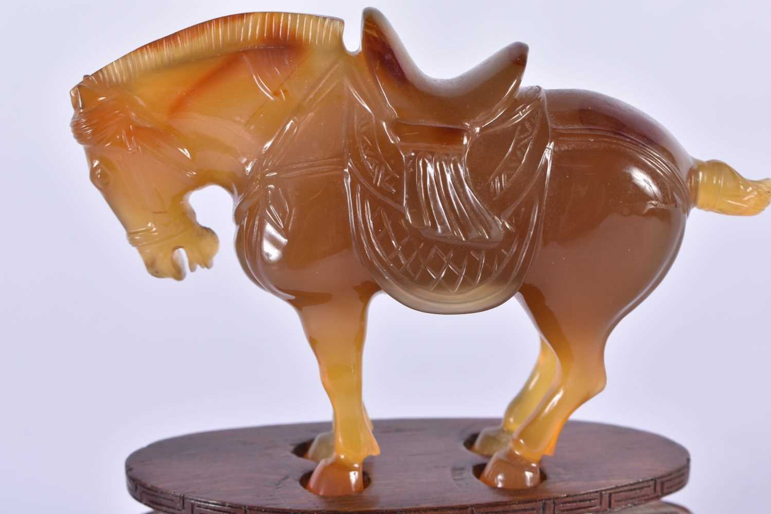 A 19TH CENTURY CHINESE CARVED AGATE FIGURE OF A HORSE Qing, modelled with head downturned. 7 cm x - Image 2 of 6