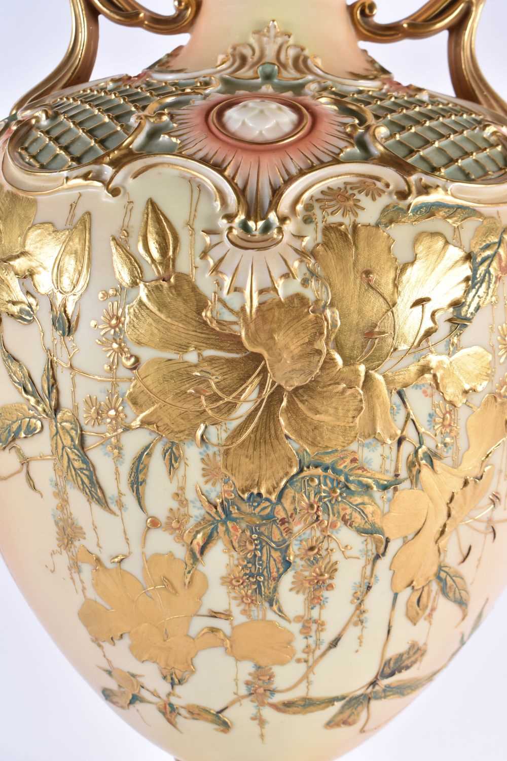 A GOOD LARGE ROYAL WORCESTER TWIN HANDLED RETICULATED BLUSH IVORY VASE AND COVER raised in gilt with - Image 2 of 10