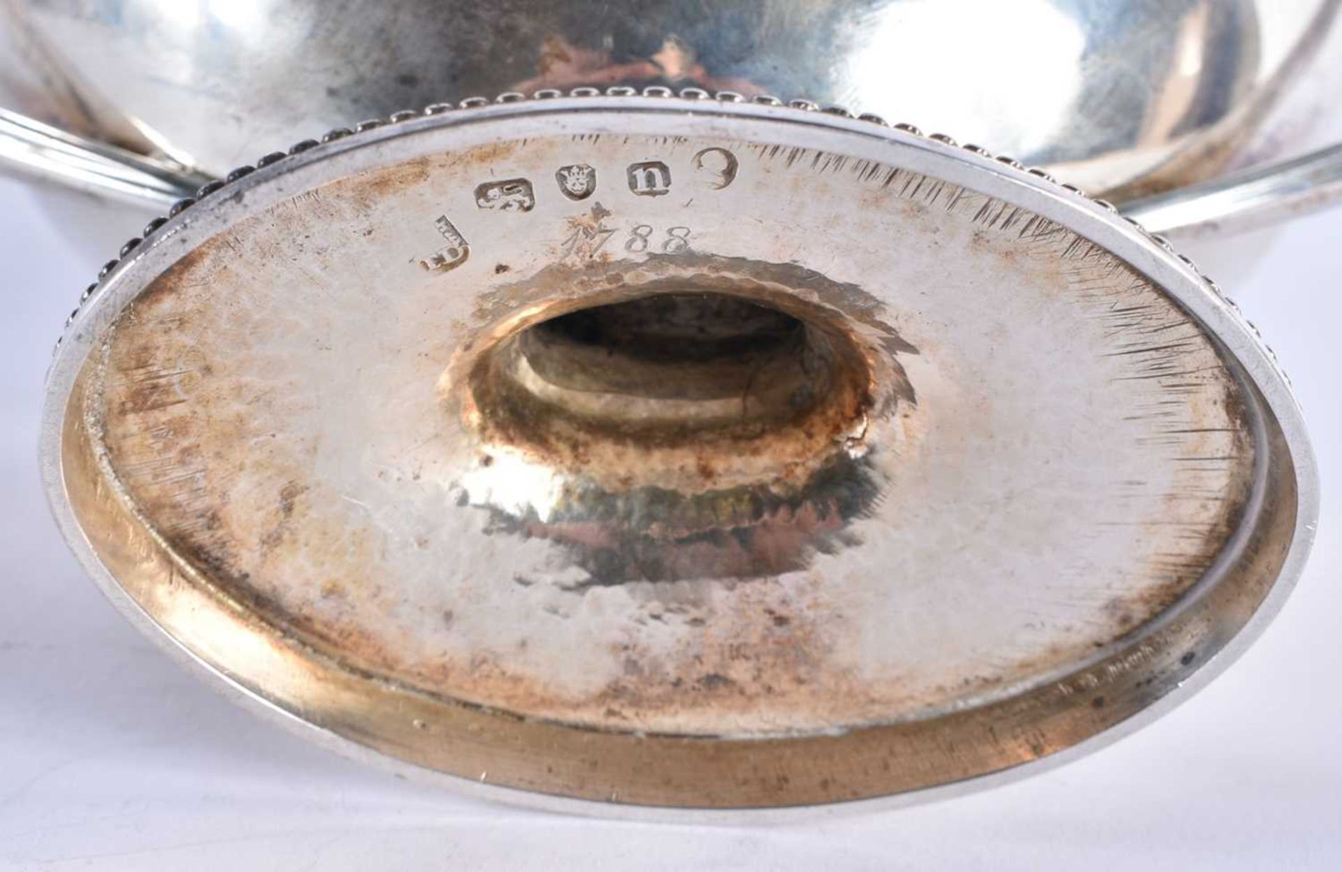A GEORGE III SILVER SAUCE TUREEN AND COVER with interesting Bishops Mitre crest. 560 grams. London - Image 7 of 7
