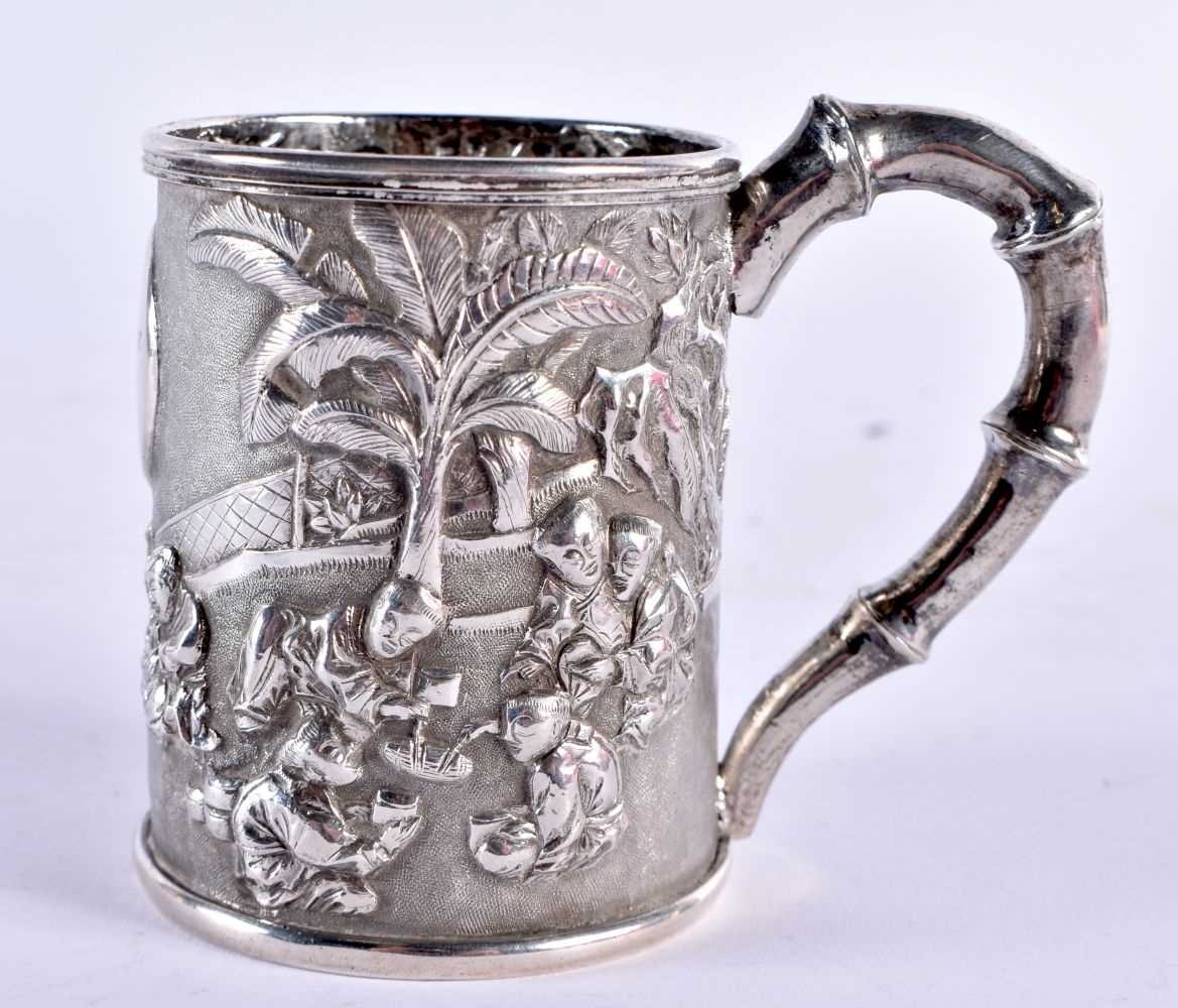 A 19TH CENTURY CHINESE EXPORT SILVER MUG Qing. 109 grams. 9 cm x 7.5 cm.