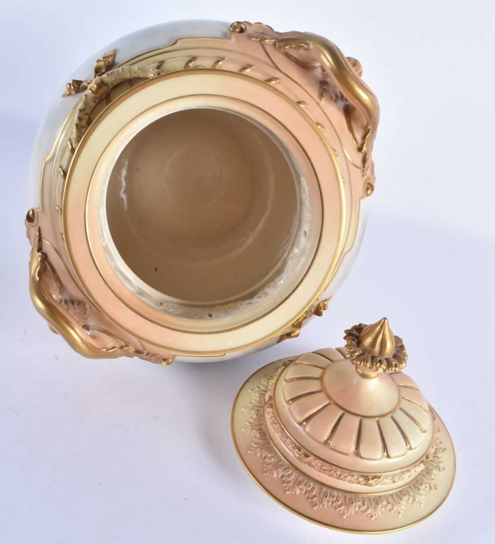 A FINE ROYAL WORCESTER TWIN HANDLED PORCELAIN POT POURRI AND COVER by John Stinton, painted with two - Image 10 of 11