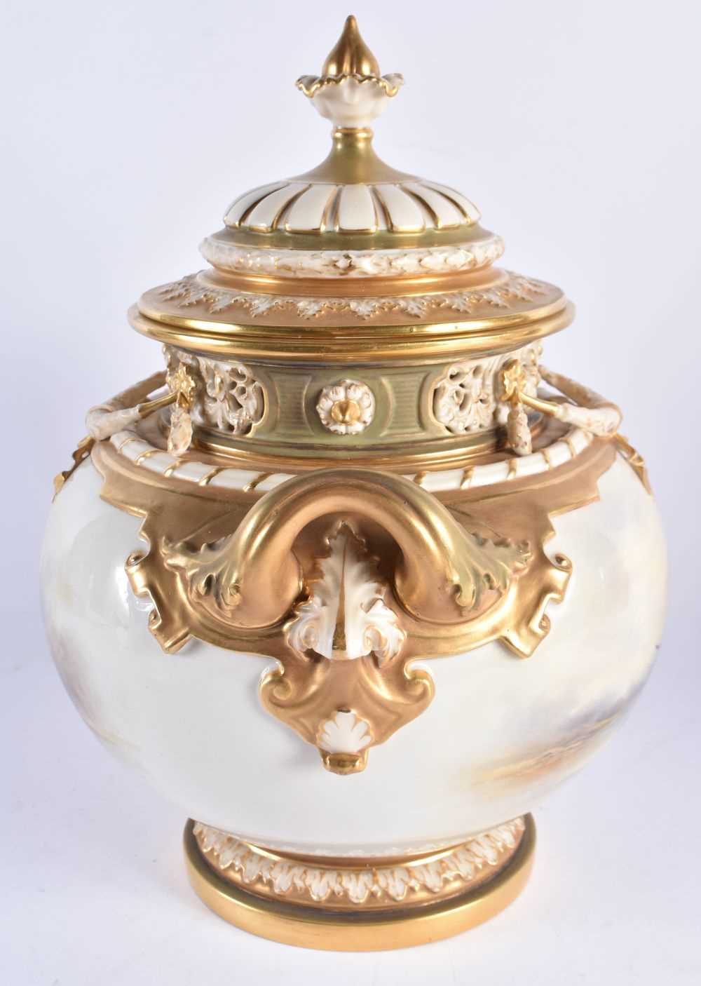 A FINE LARGE ROYAL WORCESTER PORCELAIN POT POURRI AND COVER by John Stinton, beautifully painted - Image 11 of 13