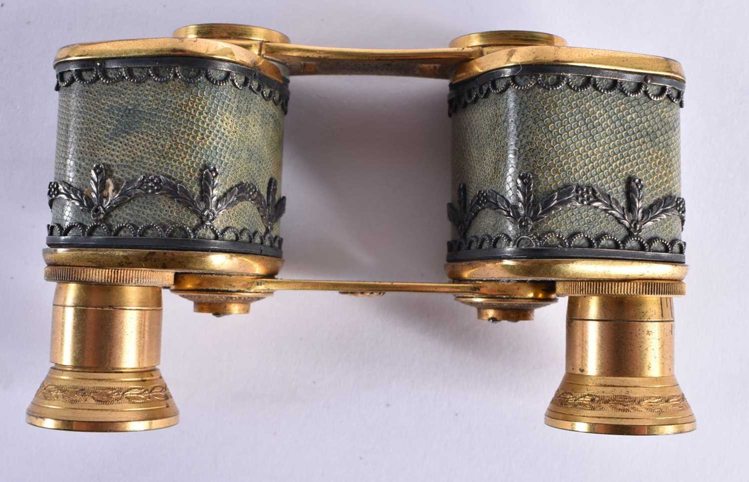 A LOVELY PAIR OF EARLY 19TH CENTURY FRENCH BRONZE SHAGREEN AND SILVER OPTICAL GLASSES signed Boin - Image 4 of 7