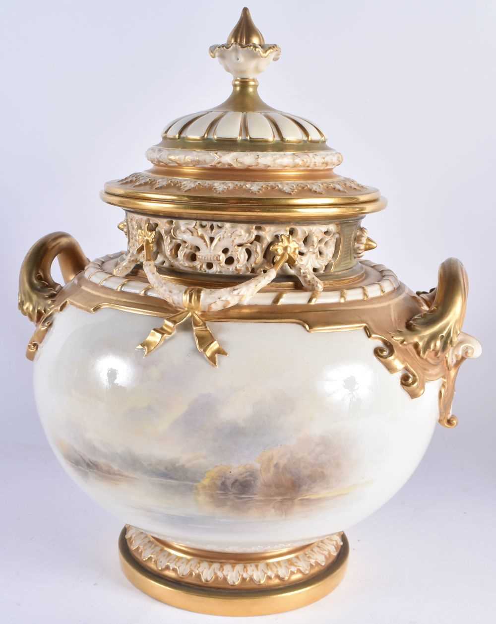 A FINE LARGE ROYAL WORCESTER PORCELAIN POT POURRI AND COVER by John Stinton, beautifully painted - Image 10 of 13
