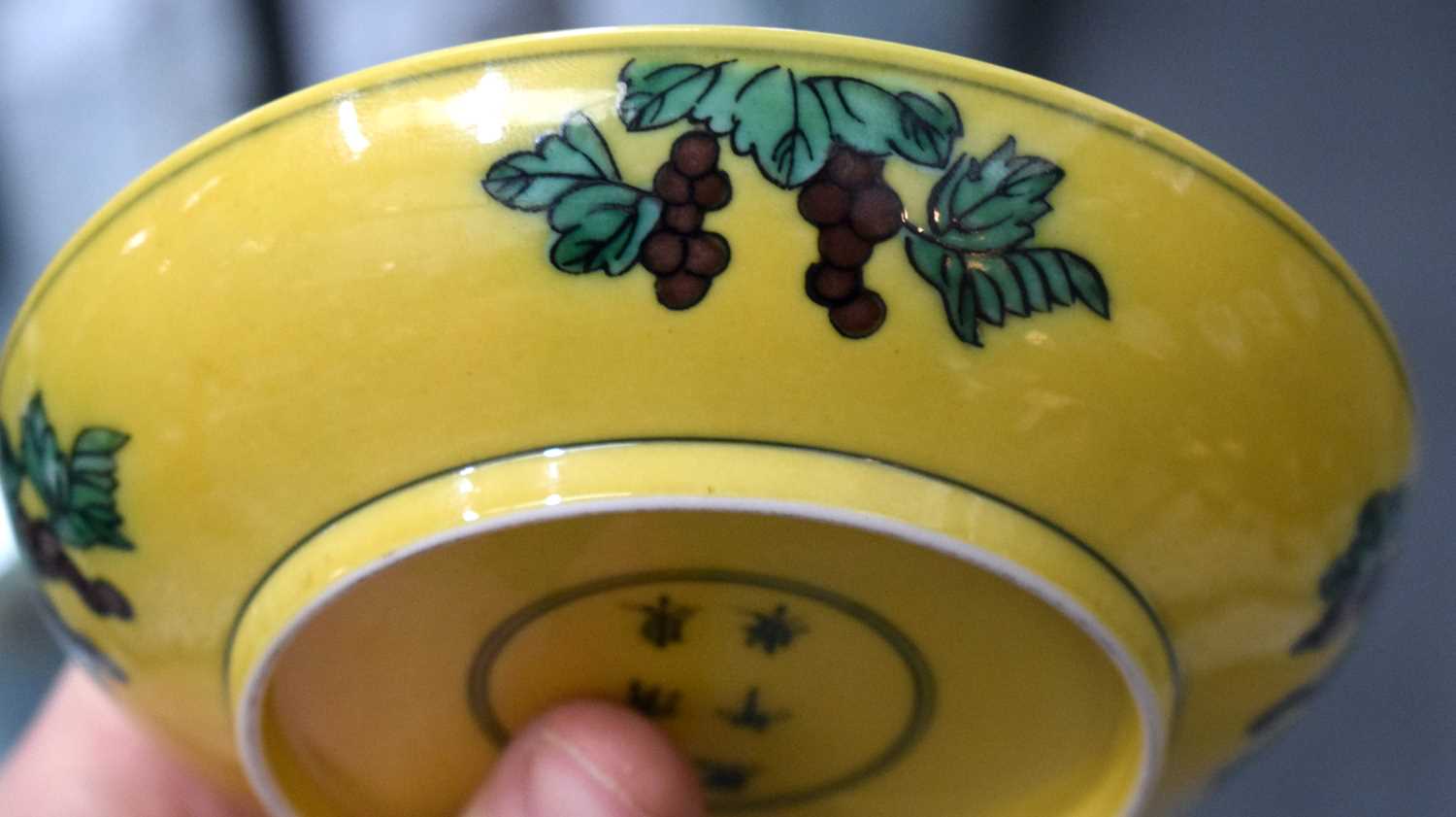 A FINE CHINESE QING DYNASTY IMPERIAL YELLOW GLAZED PORCELAIN DISH Kangxi mark and possibly of the - Image 10 of 15