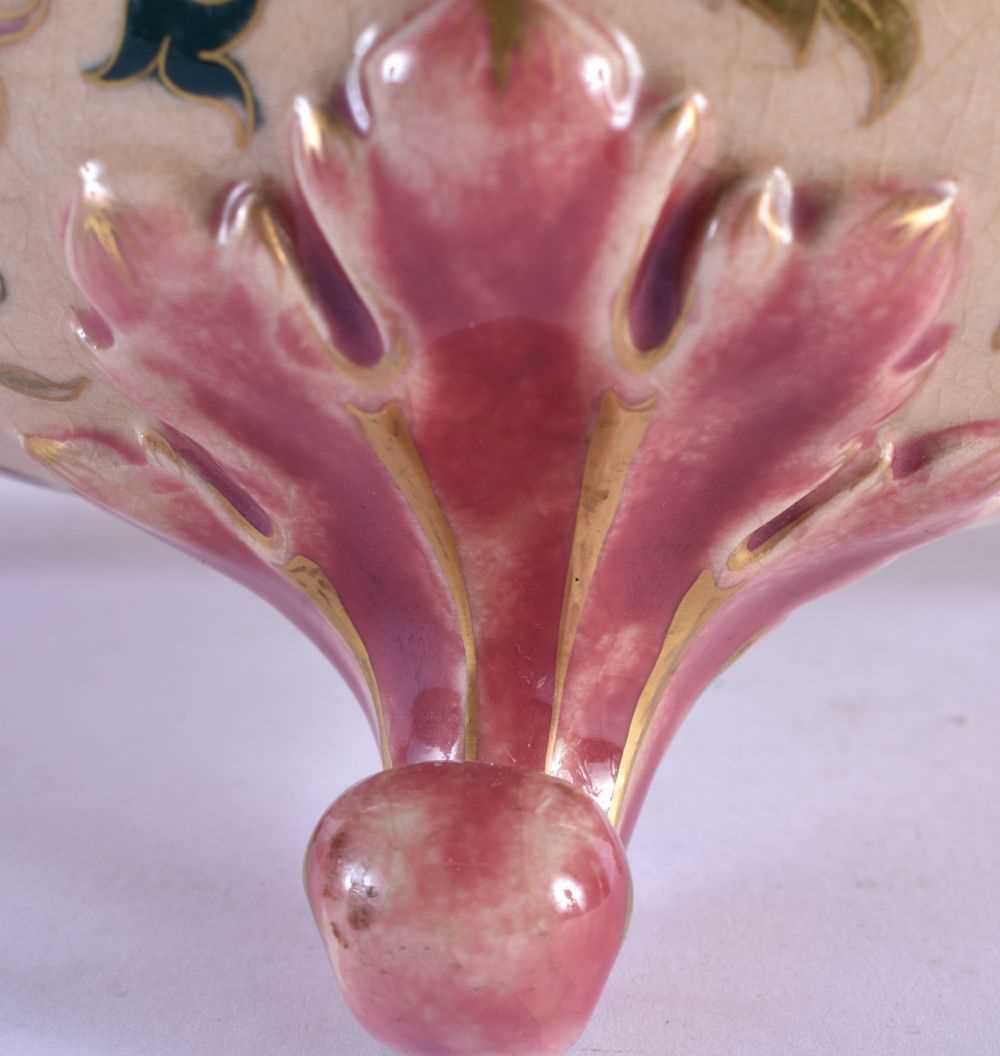 A VERY RARE 19TH CENTURY HUNGARIAN ZSOLNAY PECS OIL BURNER LAMP painted with floral sprays in the - Bild 4 aus 13