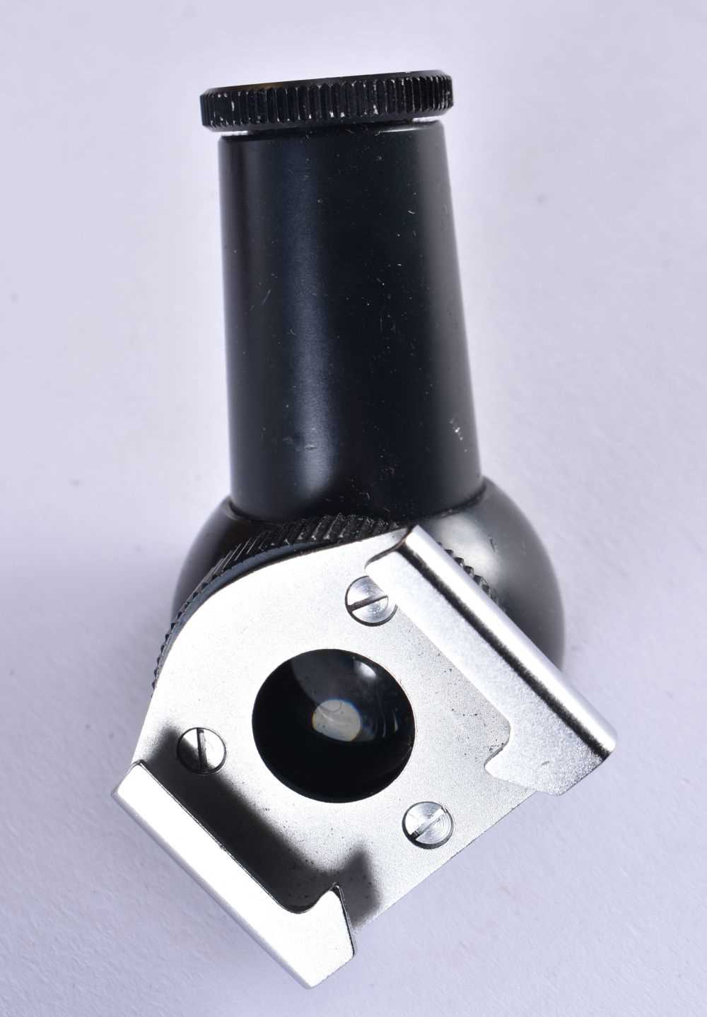 Voigtlander Bessamatic VINTAGE CAMERA w/ Color-Skopar X F/2.8 50mm Lens. 24 cm x 18 cm. - Image 5 of 6