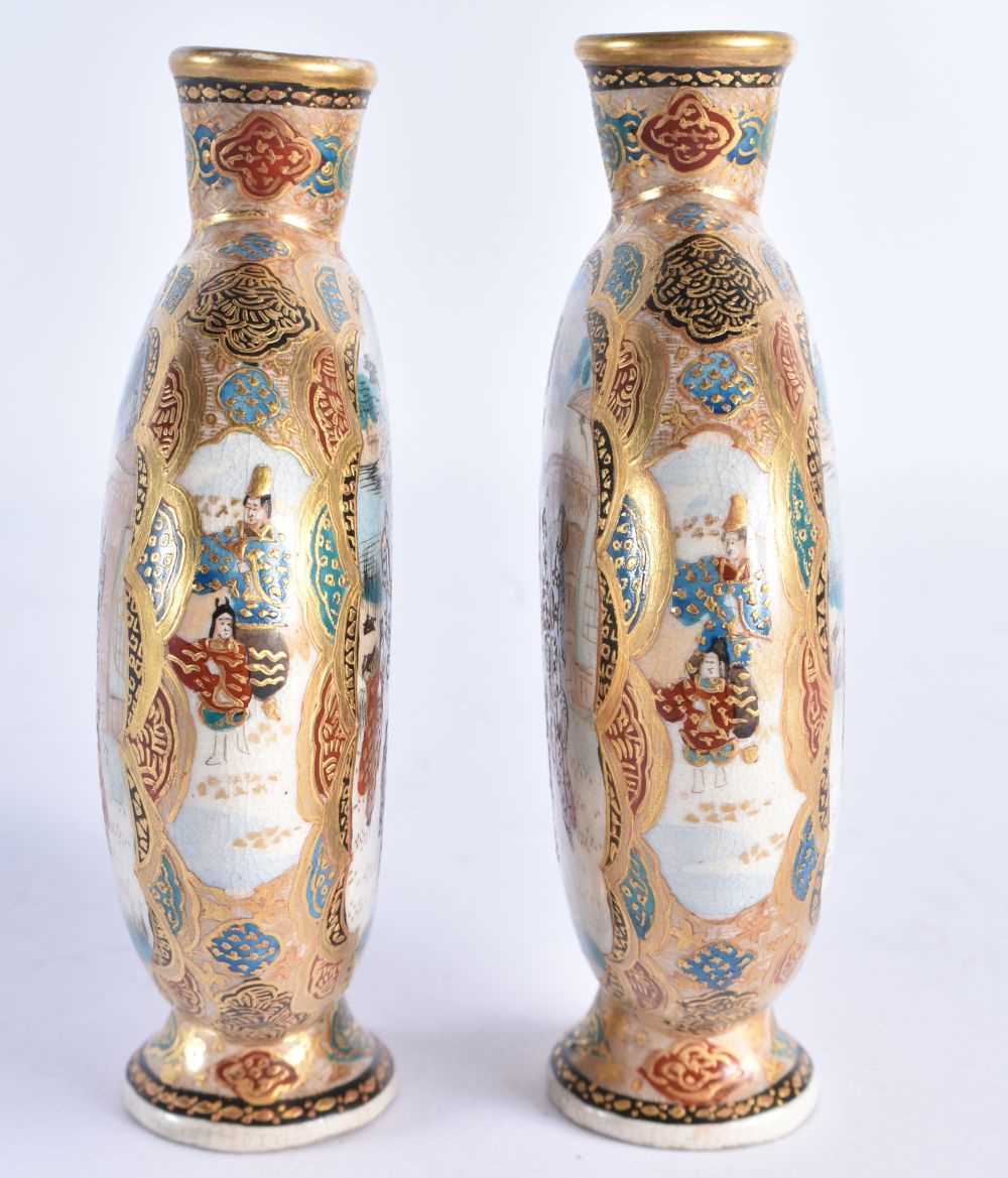 A PAIR OF 19TH CENTURY JAPANESE MEIJI PERIOD SATSUMA MOON FLASKS by Shimazu, painted with numerous - Image 4 of 7