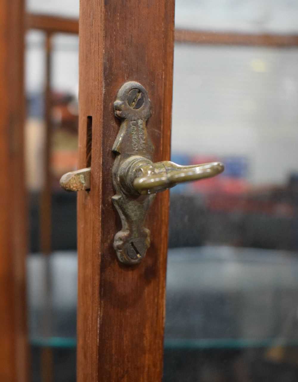 A large mahogany Edwardian bow fronted glass display cabinet with glass shelves and a wooden - Image 9 of 9