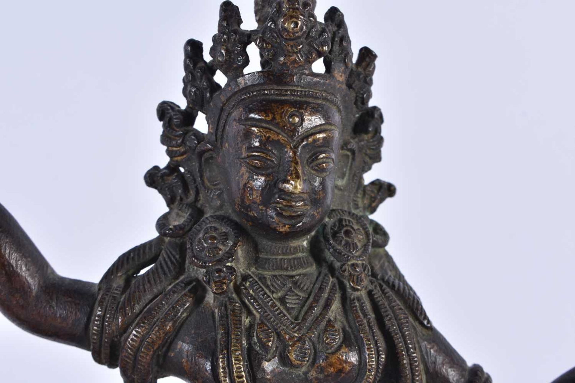 TWO ANTIQUE TIBETAN NEPALESE BRONZE BUDDHAS together with a Japanese repousse casket. Largest 23 - Image 4 of 10