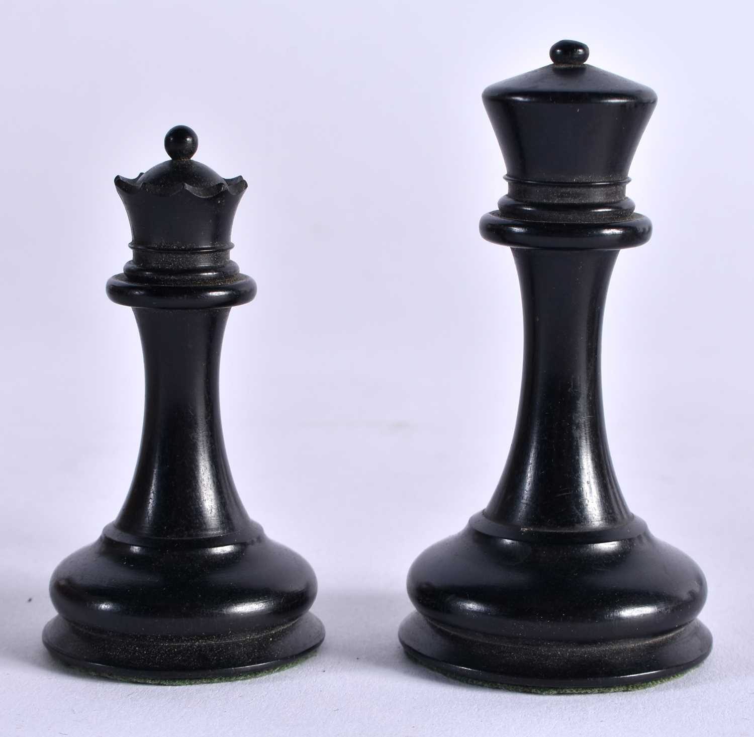 A LARGE ANTIQUE STAUNTON TYPE J JAQUES OF LONDON EBONY AND BOXWOOD CHESS SET (32 Pieces complete) - Image 22 of 44