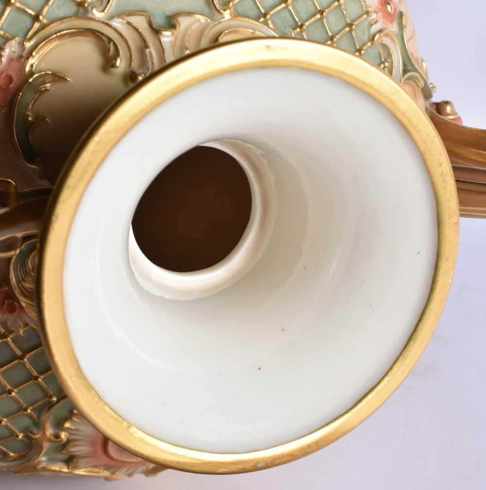 A GOOD LARGE ROYAL WORCESTER TWIN HANDLED RETICULATED BLUSH IVORY VASE AND COVER raised in gilt with - Image 7 of 10