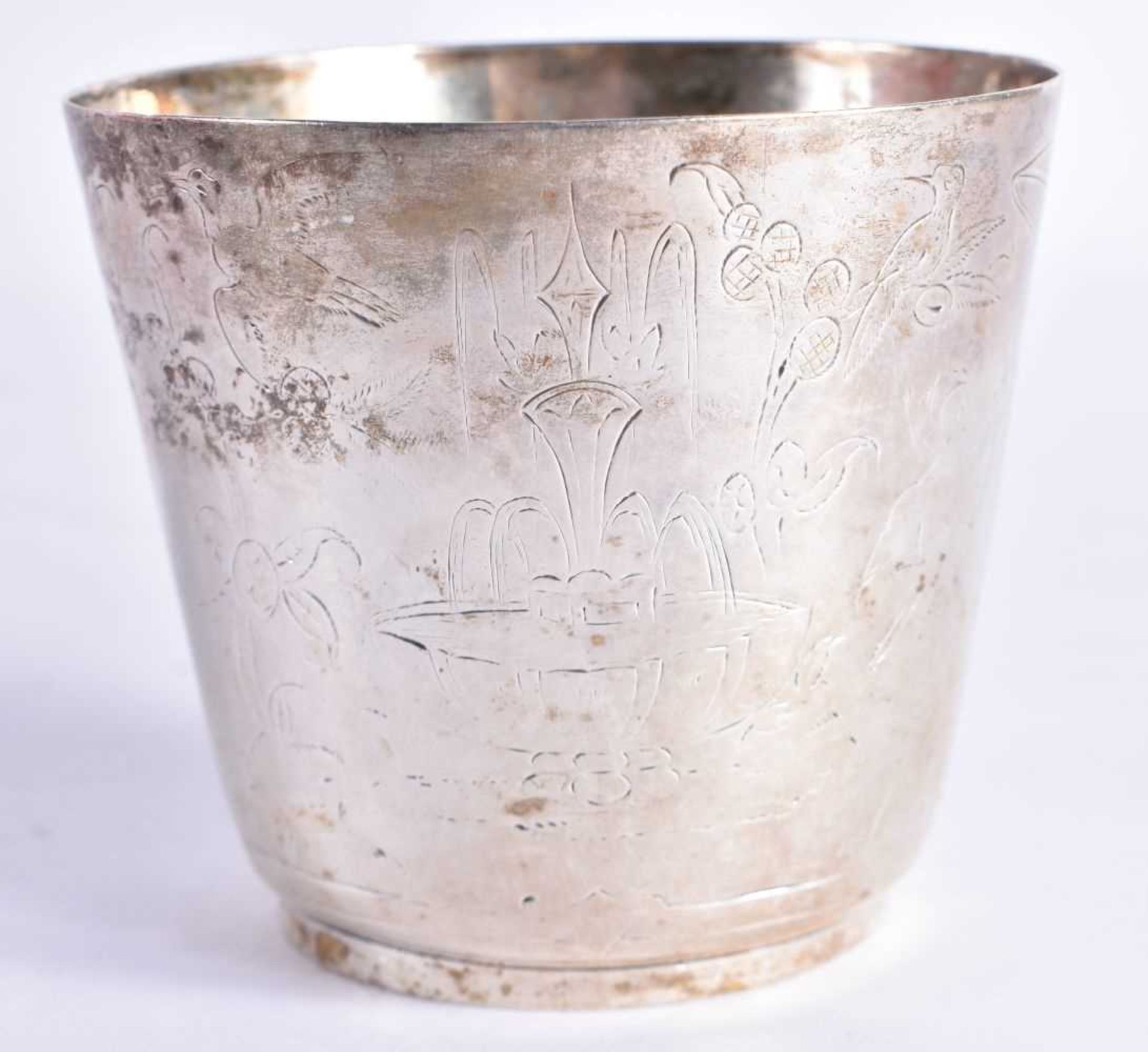 AN EARLY CONTINENTAL CHINOSERIE ENGRAVED SILVER BEAKER. 117 grams. 7.75 cm x 7 cm.