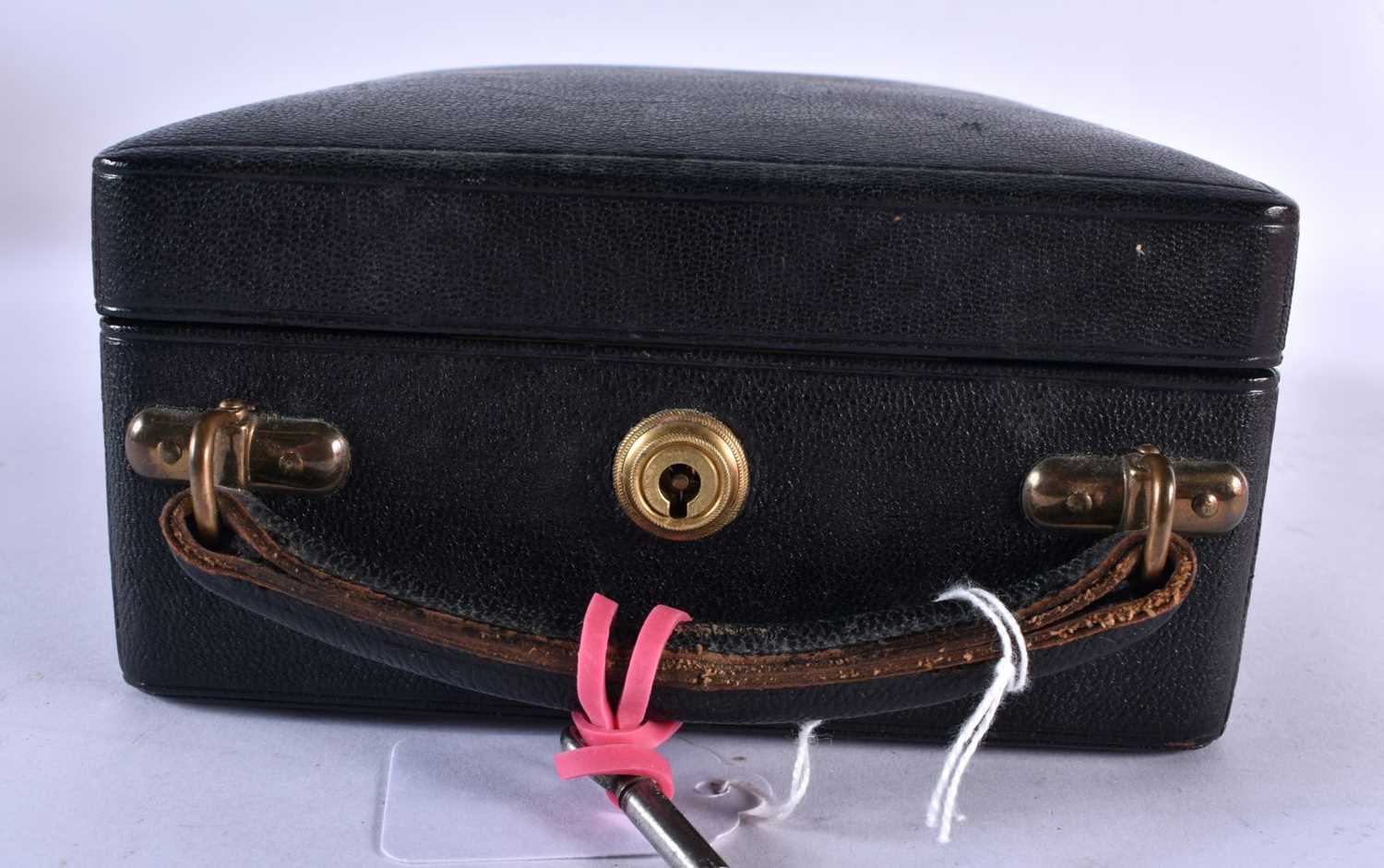 A Leather Travelling Jewellery Box with a Bramah Lock and Key and fitted interior. 20.5cm x 15cm x - Image 3 of 5