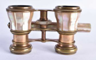 A PAIR OF MOTHER OF PEARL OPERA GLASSES 6 x 22cm extended