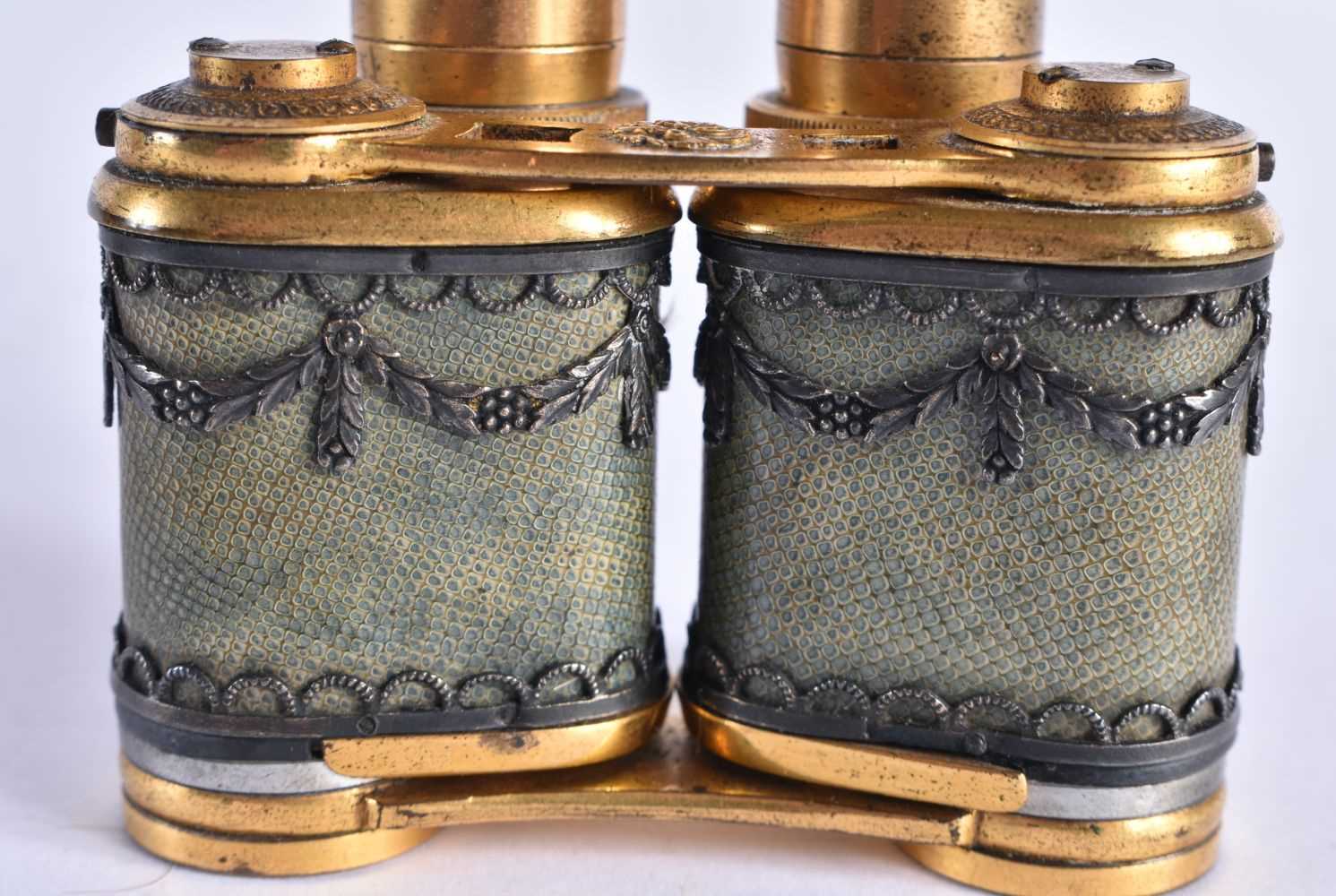 A LOVELY PAIR OF EARLY 19TH CENTURY FRENCH BRONZE SHAGREEN AND SILVER OPTICAL GLASSES signed Boin - Image 2 of 7