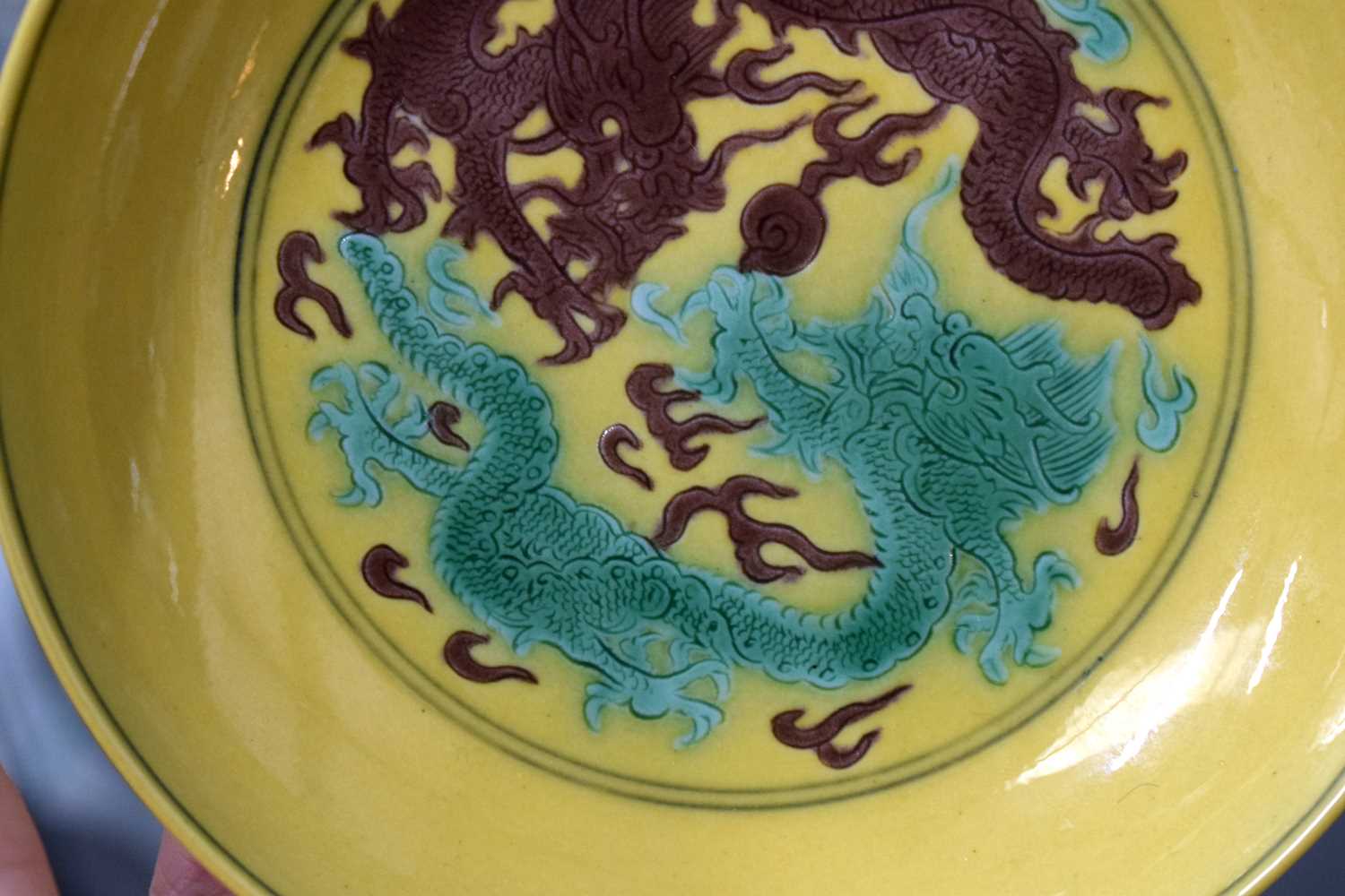 A FINE CHINESE QING DYNASTY IMPERIAL YELLOW GLAZED PORCELAIN DISH Kangxi mark and possibly of the - Image 15 of 15