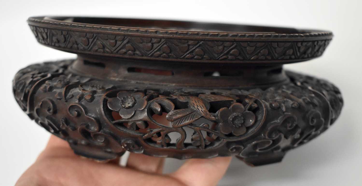 A FINE EARLY 19TH CENTURY CHINESE CARVED HARDWOOD DRAGON STAND Qing, beautifully carved with a - Image 12 of 14