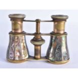 A PAIR OF MOTHER OF PEARL OPERA GLASSES 7 x 10cm extended