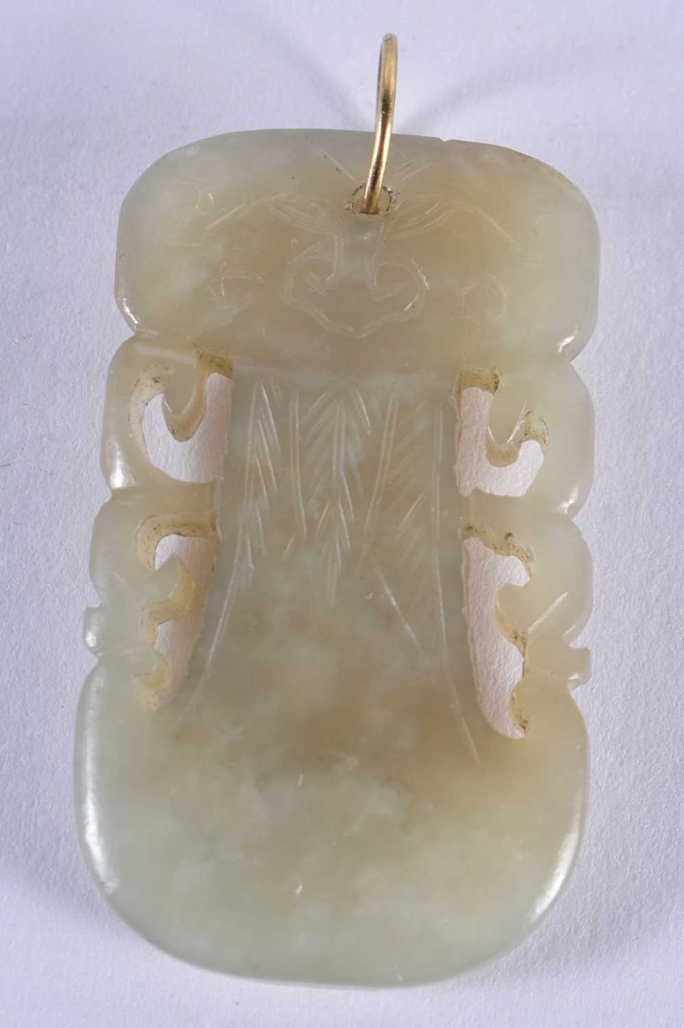 TWO CHINESE QING DYNASTY JADE CARVINGS together with a nut. Largest 5 cm x 3 cm. (3) - Image 6 of 7