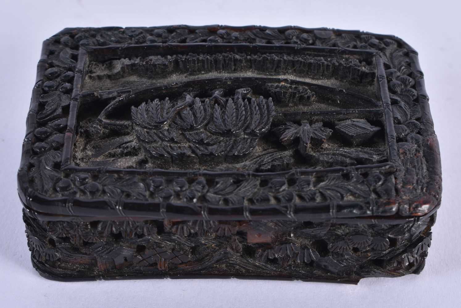 A RARE 19TH CENTURY CHINESE CARVED TORTOISESHELL SNUFF BOX AND COVER Qing. 8 cm x 5.5 cm.