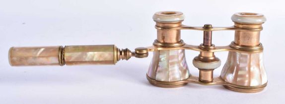 A PAIR OF MOTHER OF PEARL OPERA GLASSES 6 x 20cm extended