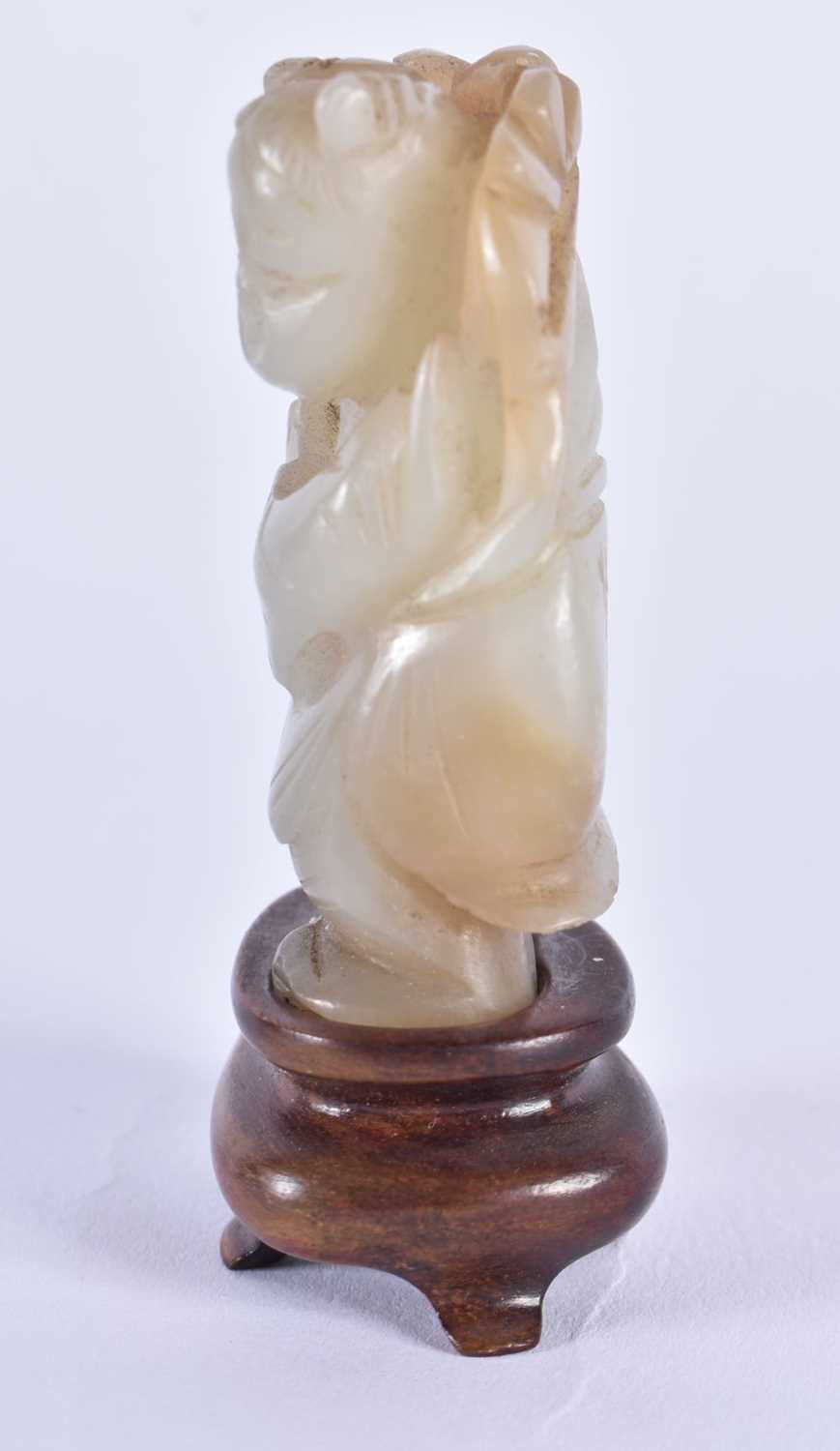 A 19TH CENTURY CHINESE CARVED JADE FIGURE OF A YOUNG CHILD Qing, modelled holding foliage. 7.5 cm - Image 4 of 7