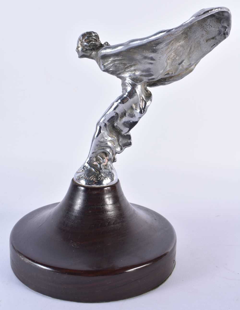 AN ANTIQUE CHARLES SYKES SPIRIT OF ECSTASY SILVER PLATED CAR MASCOT. 23 cm high. - Image 4 of 15