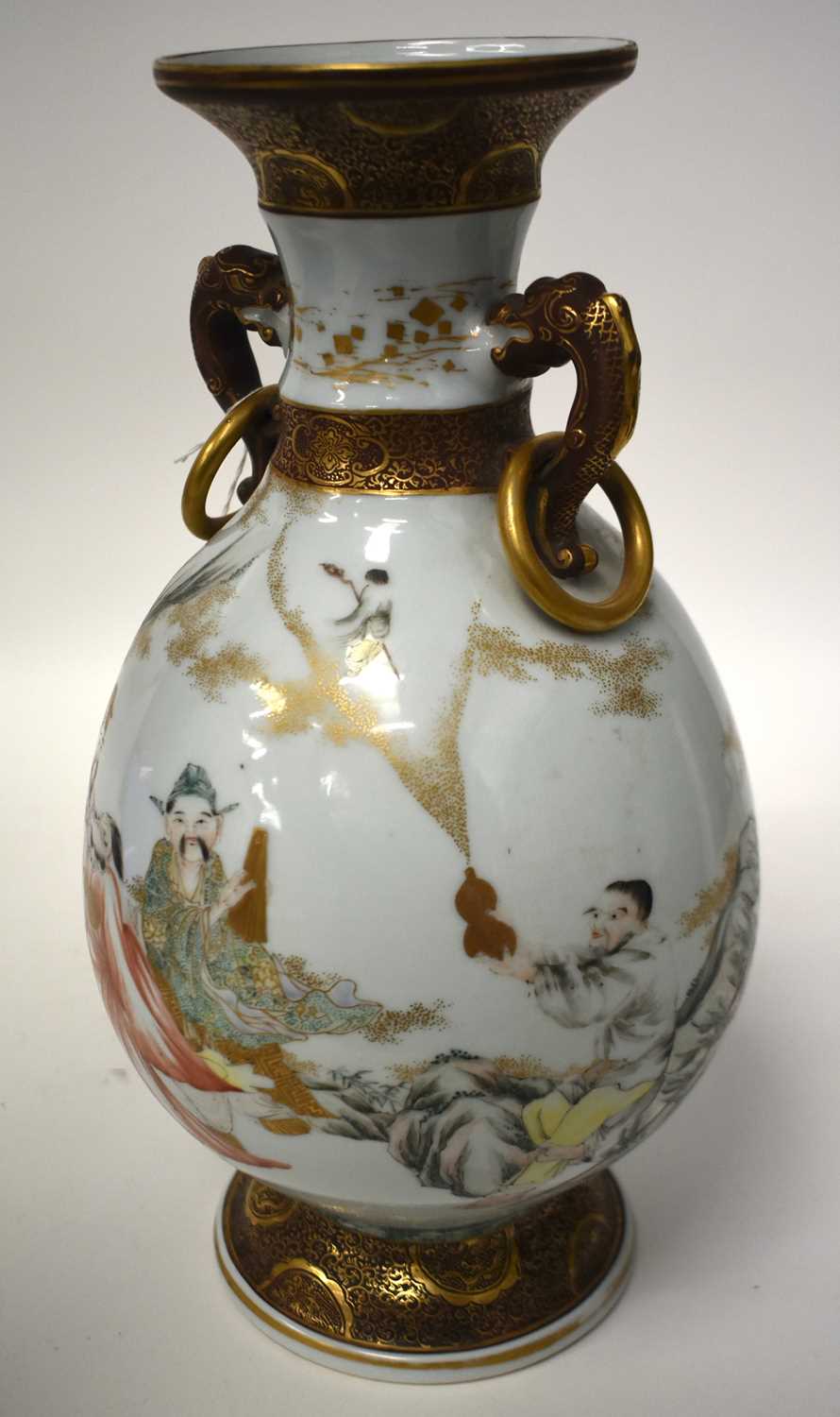 A LARGE 19TH CENTURY JAPANESE MEIJI PERIOD TWIN HANDLED KUTANI PORCELAIN VASE painted with figures - Image 13 of 21