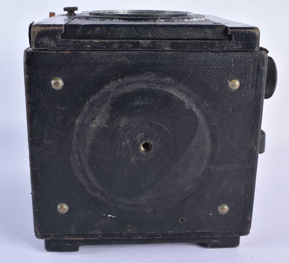 Vintage Reflex Box ANTIQUE CAMERA - Body Only. 18 cm x 15 cm. - Image 6 of 6