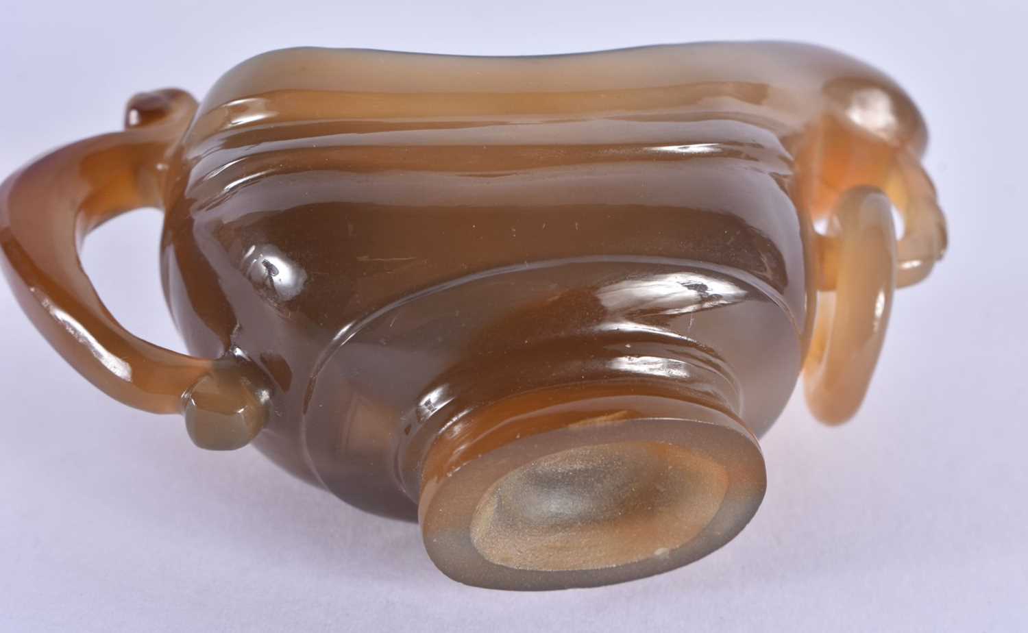 A 19TH CENTURY CHINESE CARVED AGATE LIBATION CUP Qing, of plain form with ring handle. 7.5 cm x 5 - Image 5 of 6