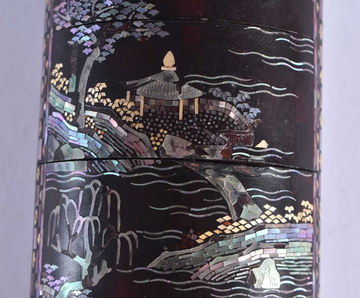 AN UNUSUAL 18TH/19TH CENTURY JAPANESE EDO PERIOD LAC BURGATE FOUR CASE INRO inlaid in mother of - Image 3 of 8