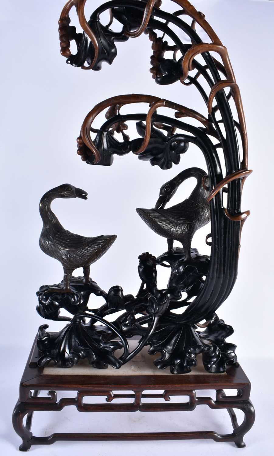 A RARE LARGE CHINESE QING DYNASTY BRONZE AND LACQUER STAND modelled as two birds, modelled upon a - Image 15 of 17