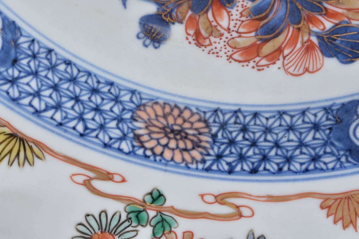 A LARGE PAIR OF LATE 17TH/18TH CENTURY CHINESE FAMILLE VERTE AND IMARI PORCELAIN DISHES Kangxi, - Image 7 of 23