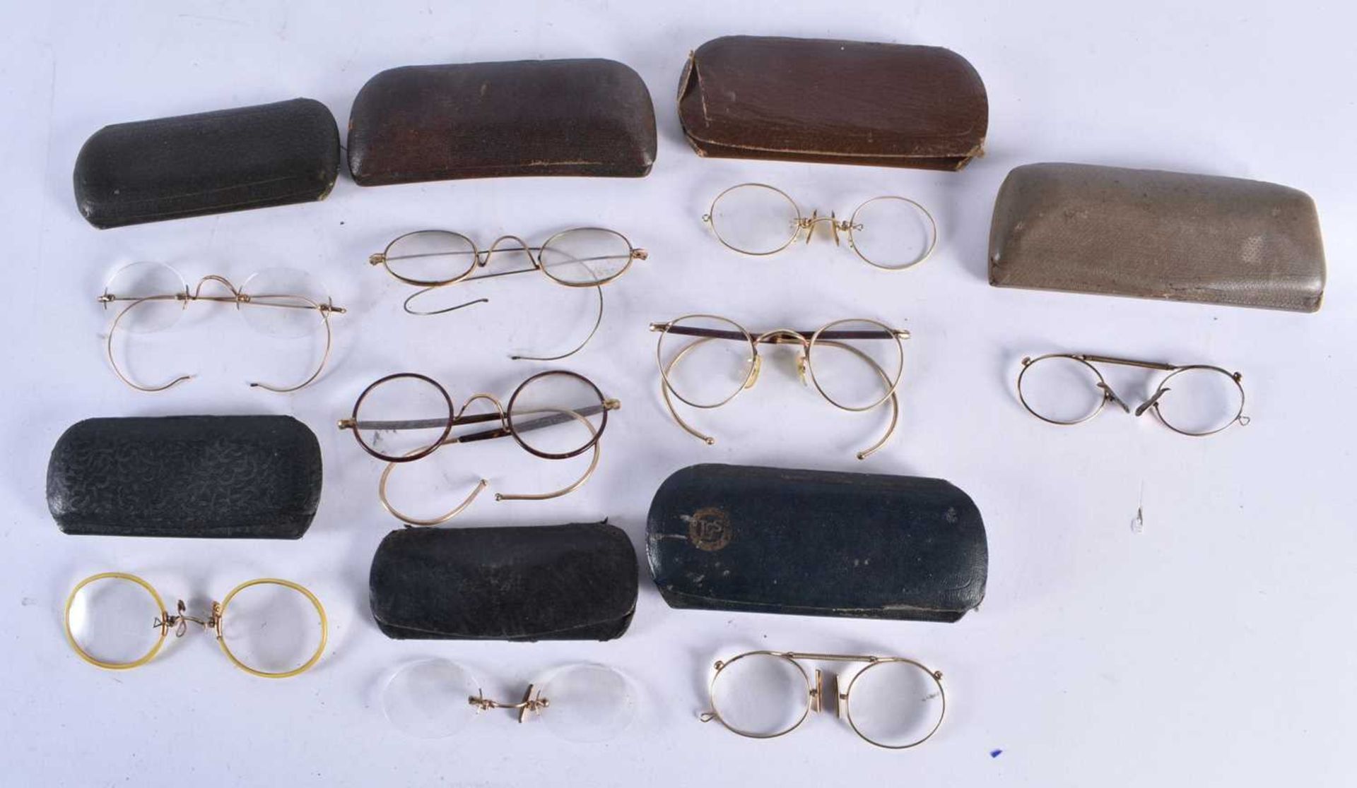 ASSORTED ANTIQUE & VINTAGE SPECTACLES. (qty)