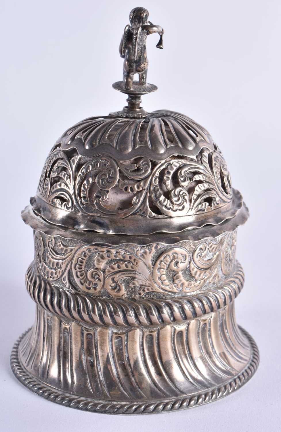 A VICTORIAN SILVER CHERUB TABLE BELL. Birmingham 1891. 413 grams overall. 14 cm x 10 cm. - Bild 4 aus 6
