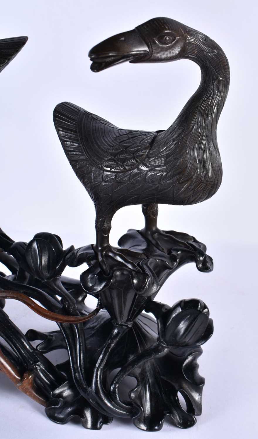 A RARE LARGE CHINESE QING DYNASTY BRONZE AND LACQUER STAND modelled as two birds, modelled upon a - Image 5 of 17