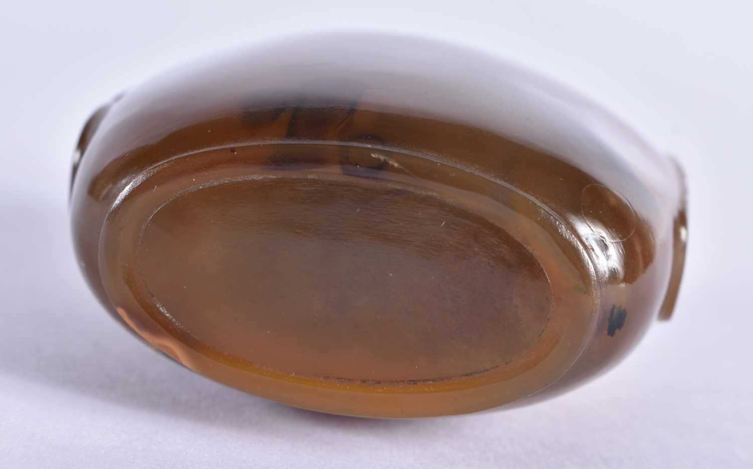 A 19TH CENTURY CHINESE CARVED AGATE SNUFF BOTTLE Qing, with jade stopper. 7.5 cm x 5.5 cm. - Image 6 of 6